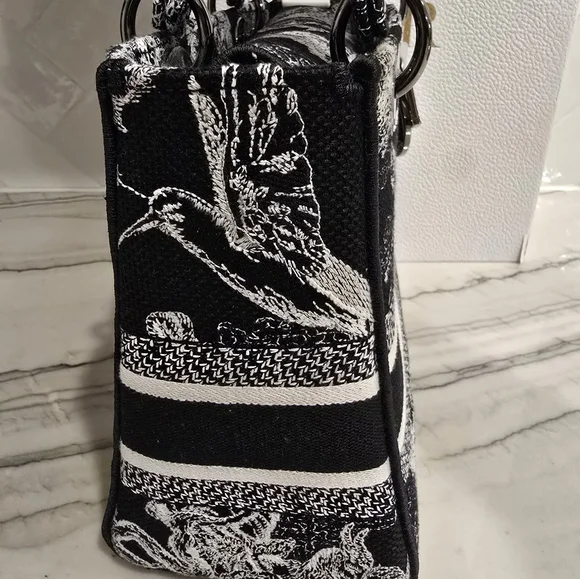 🔥RARE🔥 Dior Medium Lady Dior Bag - Picture 6 of 15